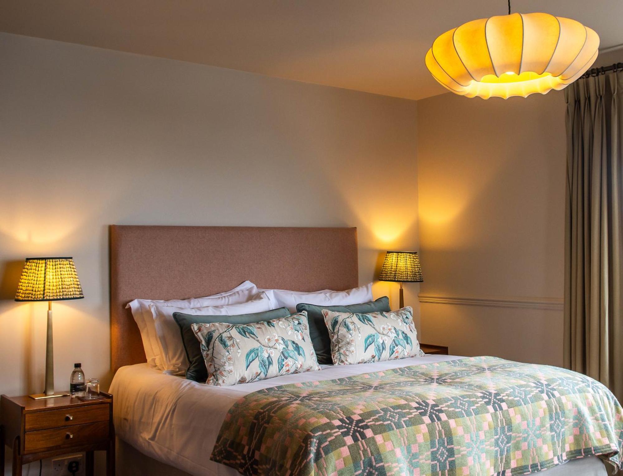 Victoria Hotel 4*
