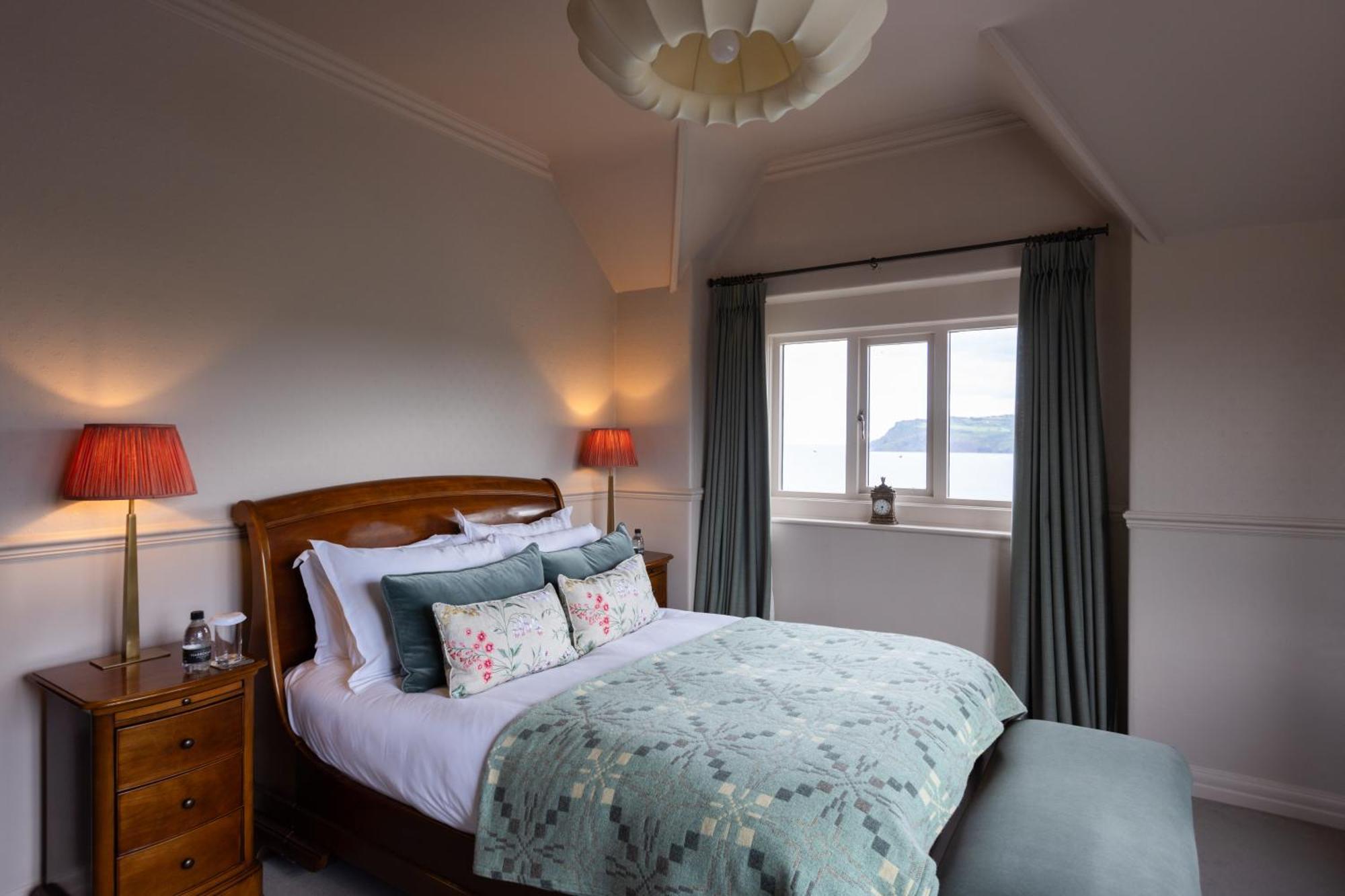 Victoria Hotel 4*