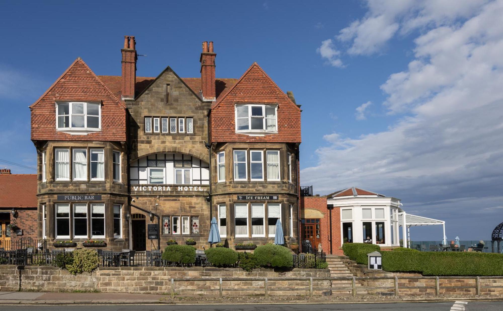 Victoria Hotel 4*