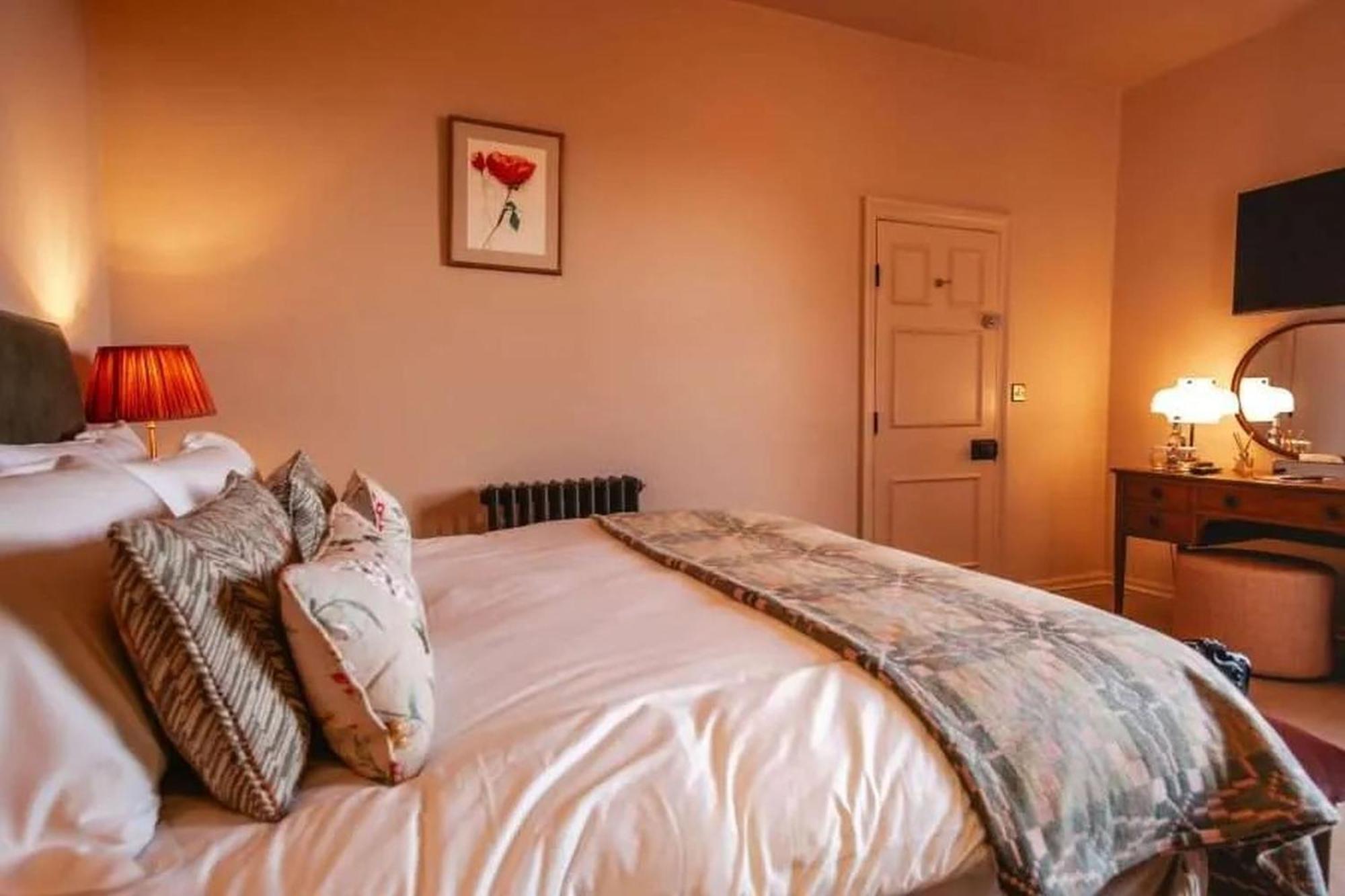 Victoria Hotel 4*